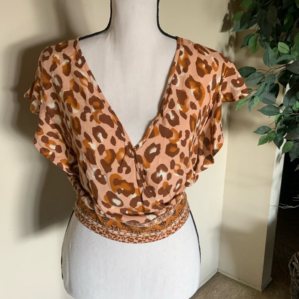 Band of Gypsies leopard print cross over top with ruffle sleeves size small